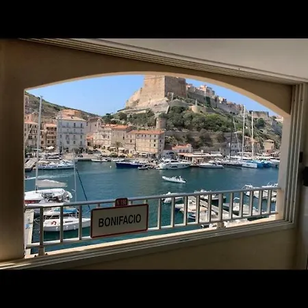 Sur Le Port Face A La Citadelle 아파트 보니파시오