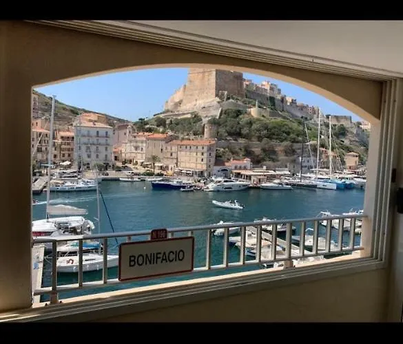 Sur Le Port Face A La Citadelle 아파트 보니파시오