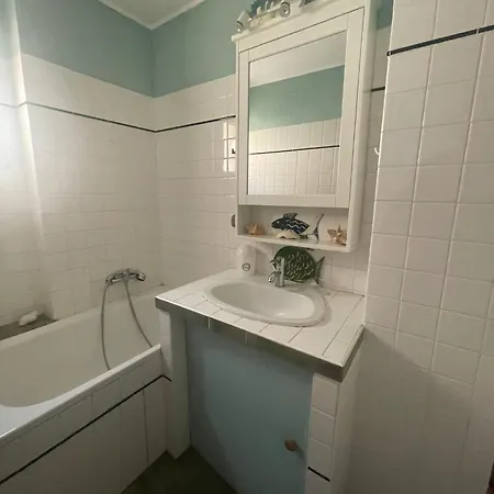 Sur Le Port Face A La Citadelle * Bonifacio (Corsica)